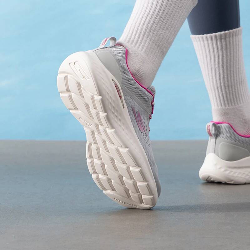 Nowe damskie buty do biegania  – Women'S Shoes New Balance recenzja i cena